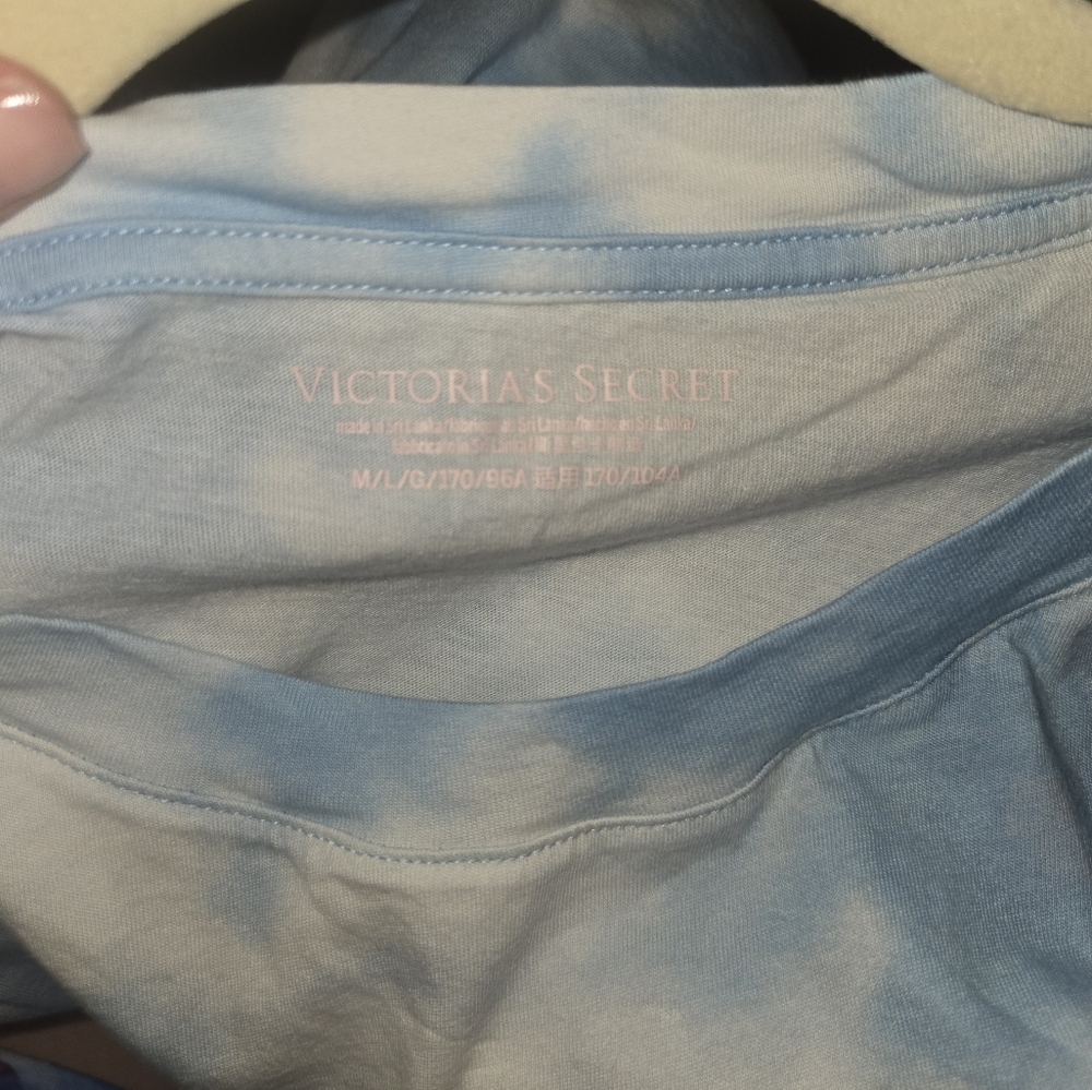🌟Womens Victoria's Secret Tie Dye Cloudy Sky Tee M/L - Picture 3 of 3